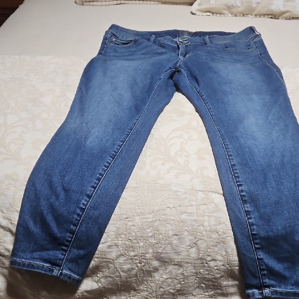 Blue Straight Leg Jeans with Classic Denim Texture
